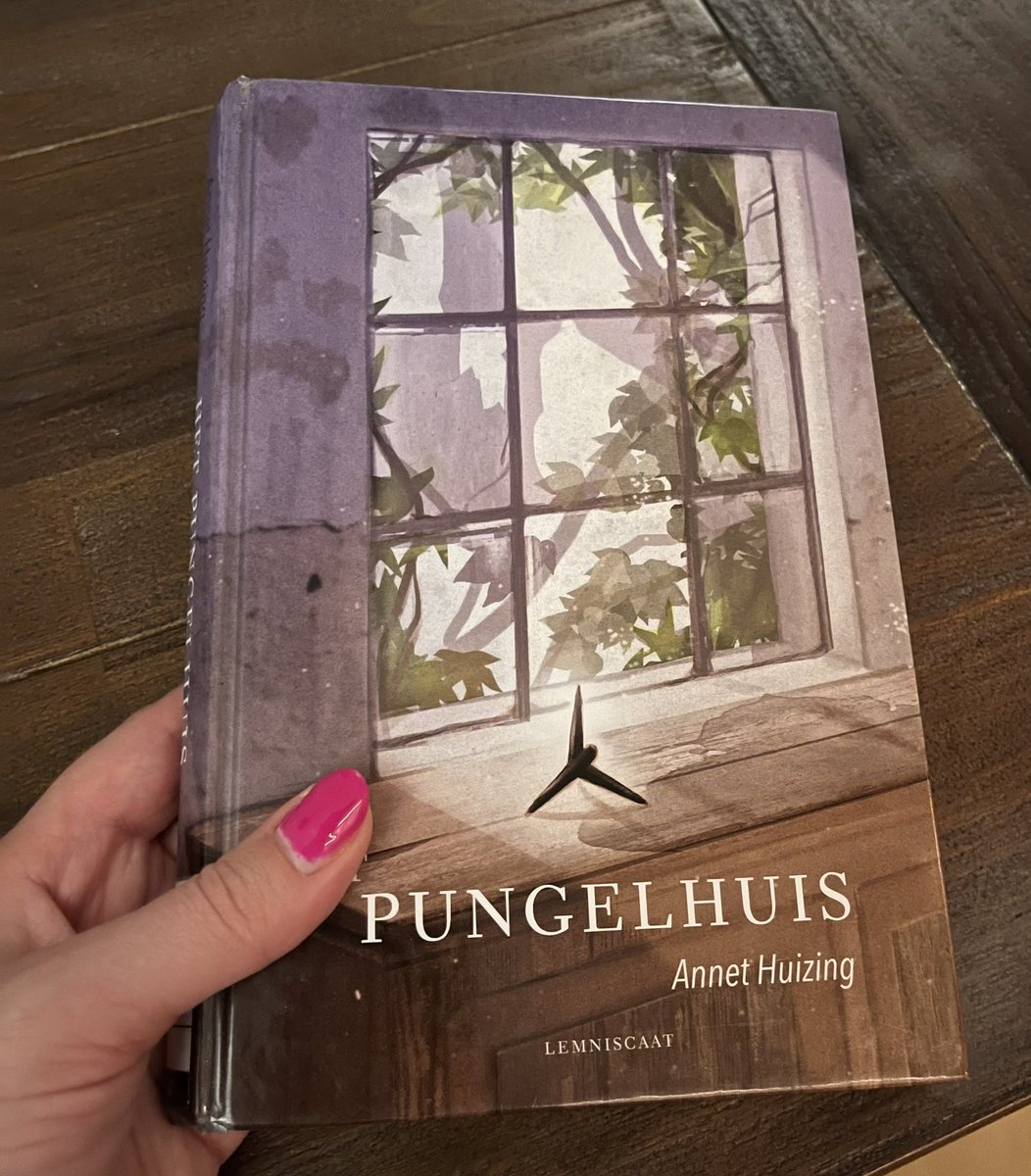 Spannend verhaal! Kon niet stoppen met lezen, wilde weten hoe het zat met familiegeheim. Knap hoe echte geschiedenis van botersmokkelaars in verhaal is verwerkt. Daardoor ook leerzaam! En ook nog humor. Dikke aanrader! Winnaar van Thea Beckmanprijs. <a href="/iLemniscaat/">Uitgeverij Lemniscaat</a> @Annetschrijft