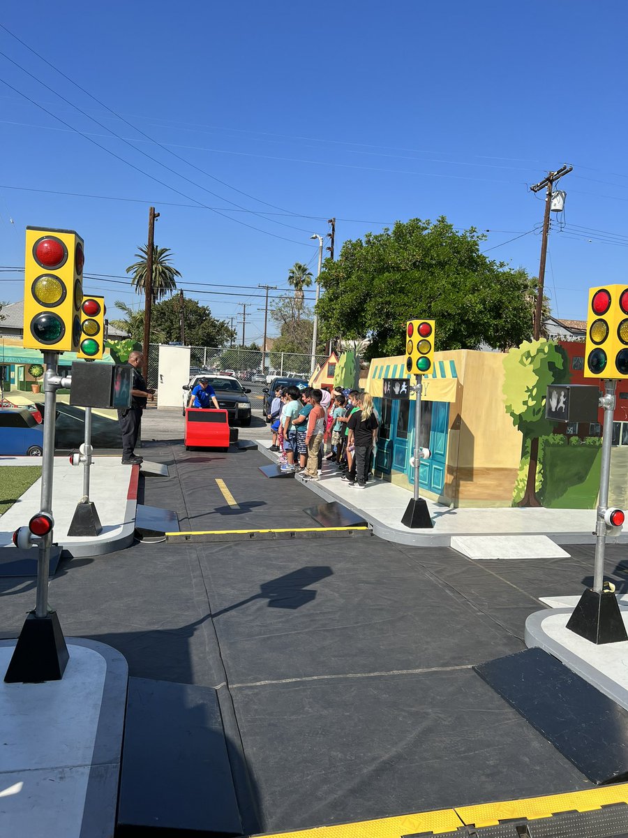 RampartCTCSU's tweet photo. Good morning LA! @LAPD_CTD CTSU officers are with @ChildrensLA Injury Prevention Program @WadsworthElem teaching the kids about street safety.  Crossing the street at intersections, the crosswalk, and look both ways.  @NewtonLAPD @LAPD24MX13 @lapdmikeoreb @24mx244 @LAPDCPTBaez https://t.co/NGiRGh86OV
