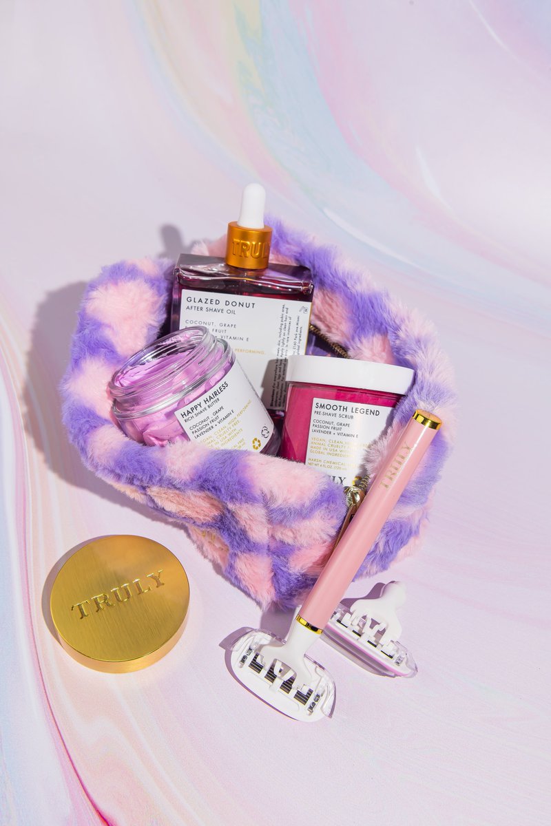 truly_beauty_'s tweet photo. GIVEAWAY TIME👀⤵️ Want to win...our Ultimate Smooth Legend Shave Kit?!

Here's how to enter: 
💗Like + RT 
💗Follow us! 
💗Tag 2 besties below

Good luck babes! Giveaway ends 10/9 at 11:30pm PST. Winners announced 10/10! https://t.co/5xoADaU824