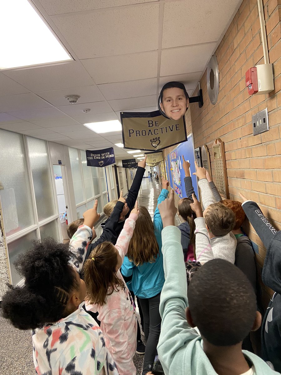 alciehom's tweet image. OH GOSH - WE FOUND JOSH! @kdelaplante @GlendaleSH