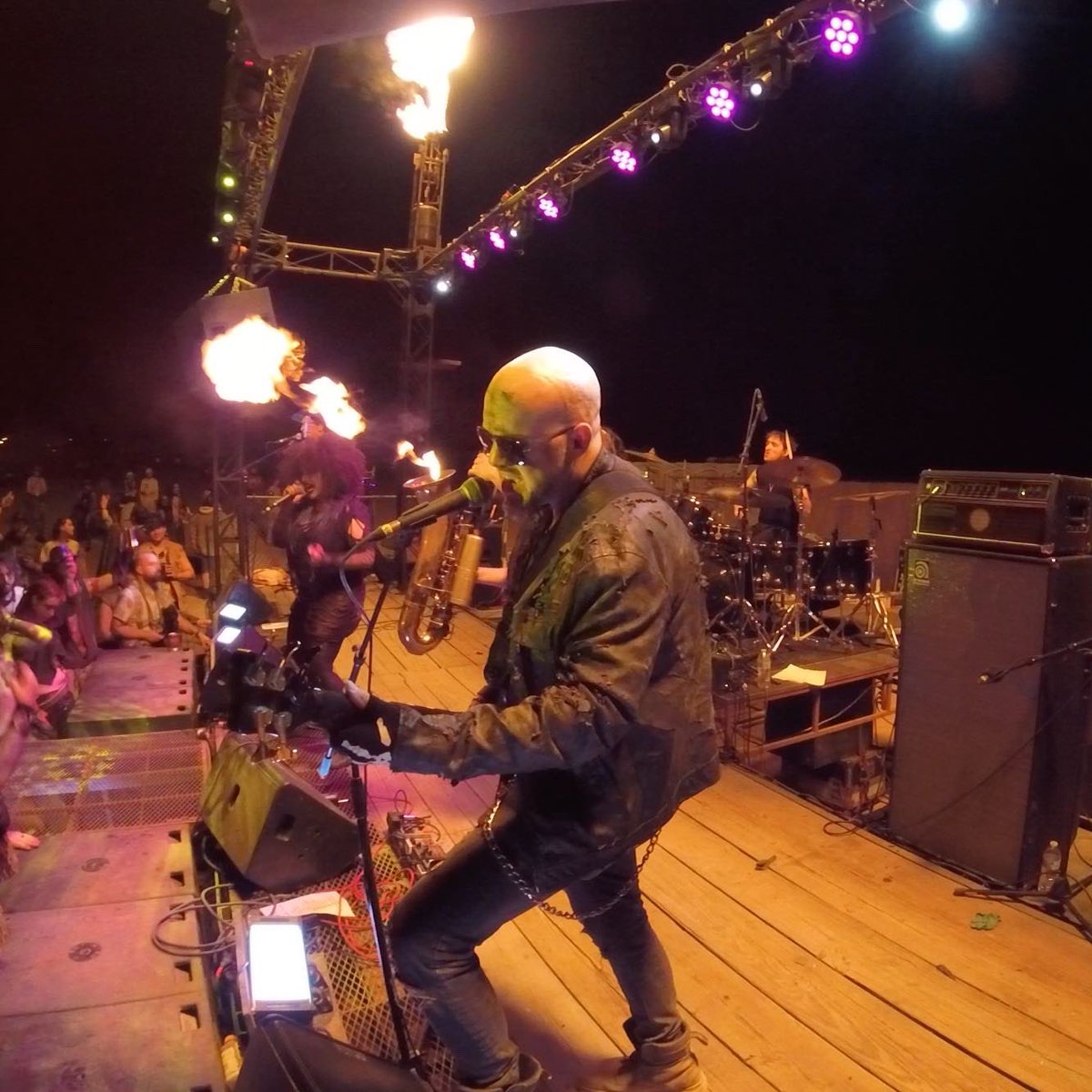 ShaneBoulos's tweet photo. Had some #postapocalyptic fun at @WastelandHQ on stage with @MilitiAismyname this past weekend! #bassist #bassplayer #bassguitar #WastelandWeekend https://t.co/k1CwP5Q7HY