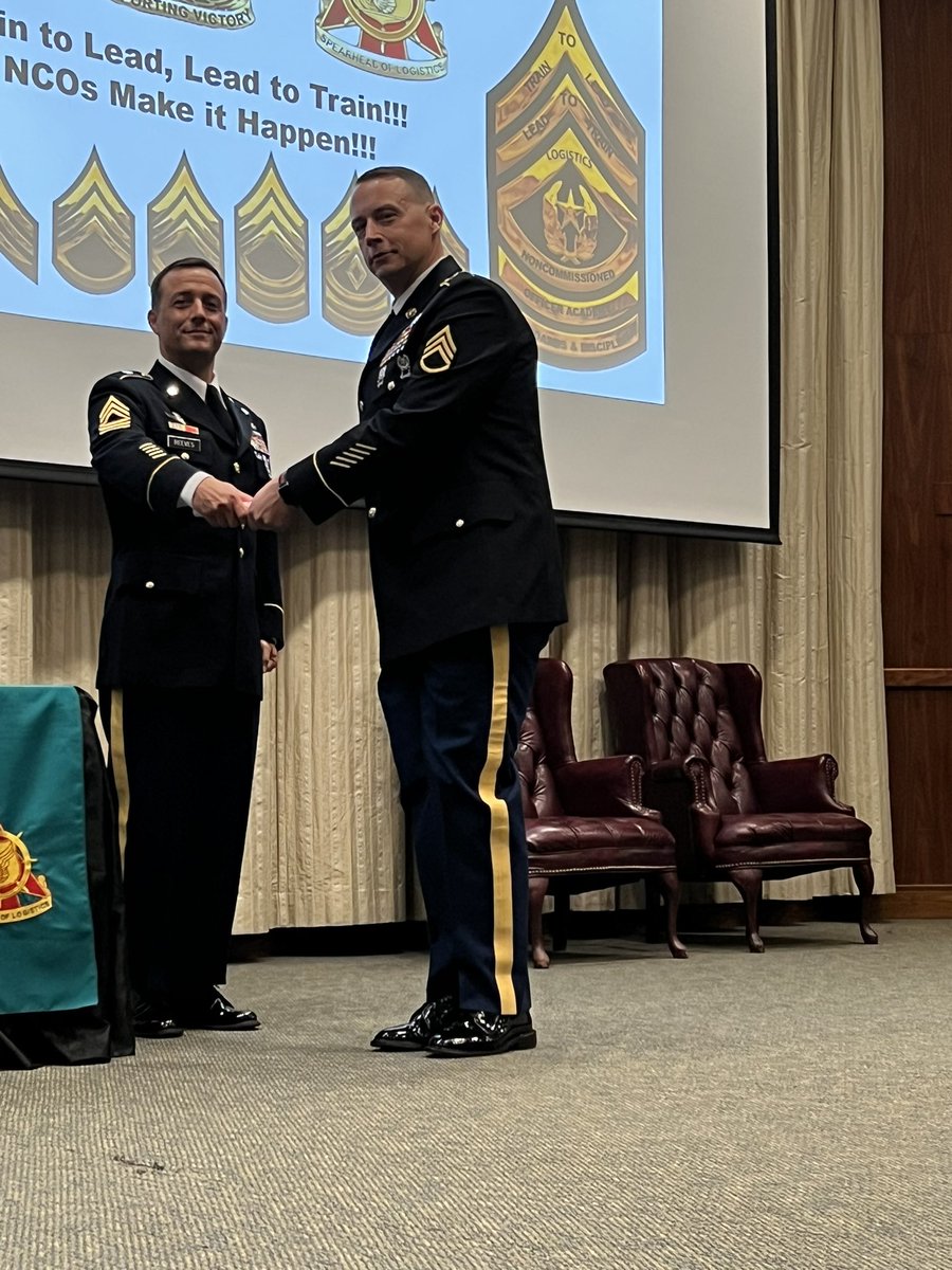 ALU_LNCOA (@alu_lncoa) on Twitter photo Congratulations to the #LNCOA Graduating Class SLC 91/94CMF. Today marks the beginning of a new chapter in your career, as you set forth to gain a higher level of responsibility in the Army; always remember: “You manage things; you lead people.” Admiral Murray Hopper <a href="/OrdnanceCSM/">CSM Jason E. Decker</a> Congratulations to the #LNCOA Graduating Class SLC 91/94CMF. Today marks the beginning of a new chapter in your career, as you set forth to gain a higher level of responsibility in the Army; always remember: “You manage things; you lead people.” Admiral Murray Hopper <a href="/OrdnanceCSM/">CSM Jason E. Decker</a>