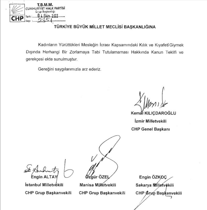 CHP’nin teklifinde BAŞÖRTÜSÜ’nün B’si bile geçmiyor! Ondan bile kaçınıyorlar!

Bu teklife göre Kadınlar istediğini giysin de erkeklerin başı kel mi! 

Dar kot, mini etek hatta tanga bikini bile bu kanun teklifine göre özgürlük kapsamında!