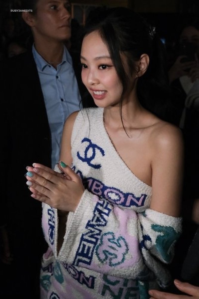 JENNIE CHILE on X: JENNIE is wearing CHANEL's FW23 haute-couture