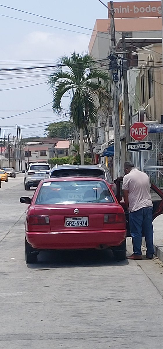 tipitiberto's tweet photo. @cynthiaviteri Alcaldesa por favor @cynthiaviteri haga algo con estas personas que piensan que Guayaquil es meadero público https://t.co/t75GMBE1sU
