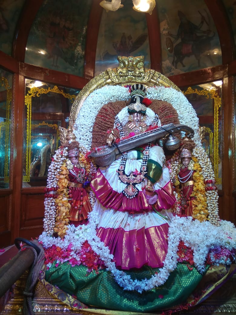 KamakshiTemple's tweet photo. #Nineth day of #Navaratri Festival was performed today to Sri #Kamakshi #Ambal, #Kanchipuram https://t.co/iVVeif5RCF