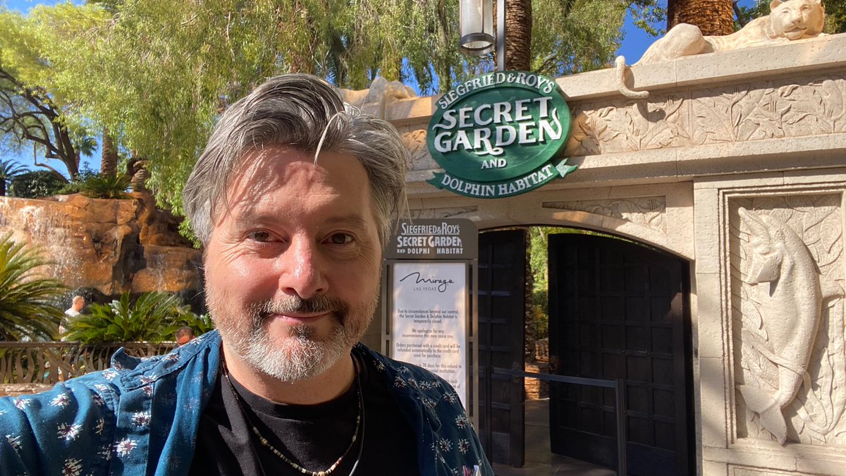 ruperthowe's tweet photo. Day 1 at the packed Adobe Learning Summit at the Mirage 😍 here to learn and talk to people about interactive video scenarios in @Stornaway_io and Captivate - if you'd like to chat, this is me - I don't mind if you say hi, I saw you on Twitter 😆#adobelearningsummit https://t.co/frnFJ8PMq7