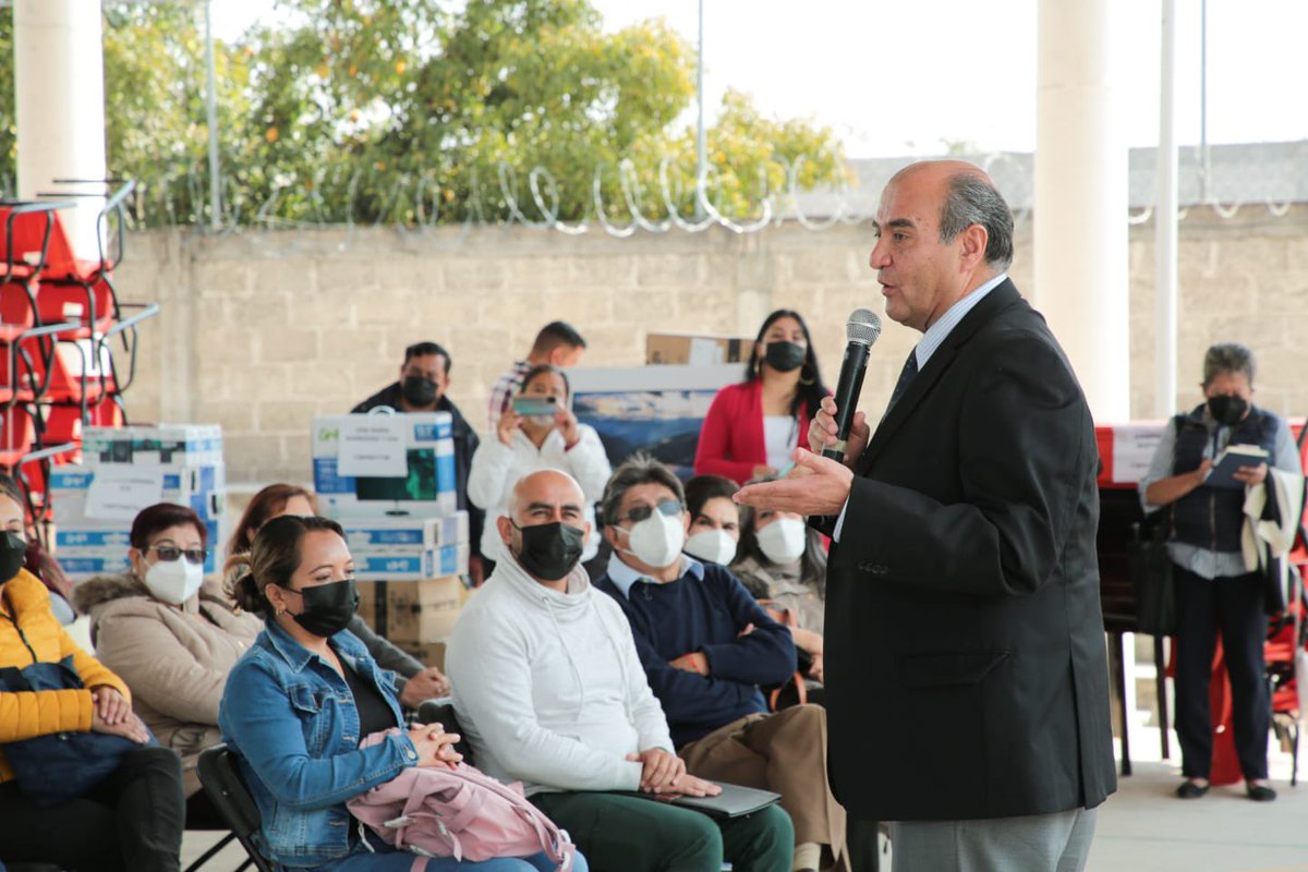 natycastrejonv's tweet photo. Esta mañana me encuentro en la Primaria Judith H. De Rueda Villagrán de #Tulancingo para hacer entrega de material y mobiliario a escuelas de educación básica de la región, herramientas fundamentales para brindar educación de calidad. 

#PrimeroLaEducación 
#NatyCastrejón https://t.co/1C2KQldUnP