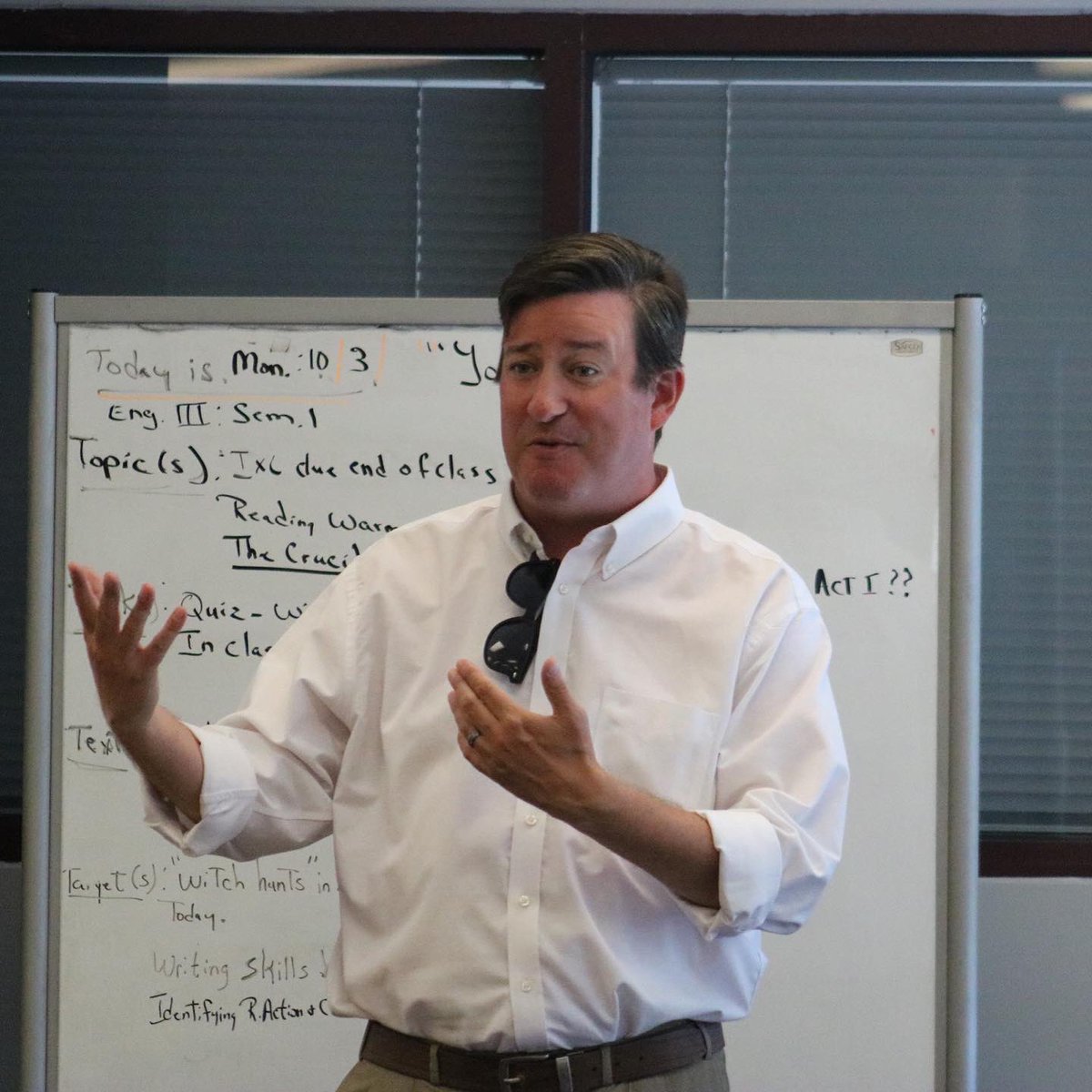 ArchRUMMEL's tweet photo. “My career in journalism actually began during my time here at Rummel, writing for the school newspaper.” 

Thank you to Rummel Alumnus Larry Holder ‘98, columnist for The Athletic, for speaking to our Raiders in newspaper club and video production class this week. 
#RummelAlumni https://t.co/UcyYg4S256