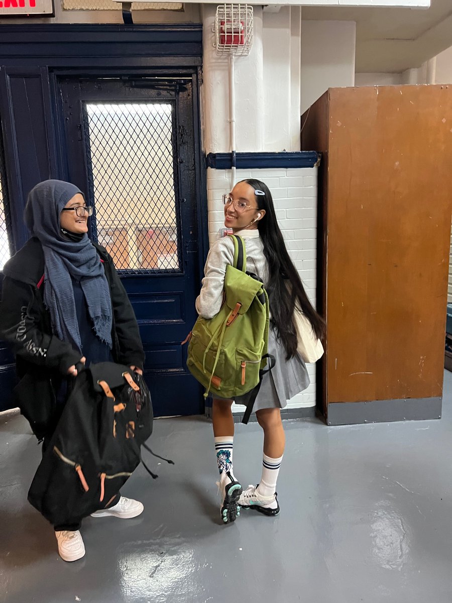 StudentLeadNet's tweet photo. In September, TYWLS Brooklyn hosted a bookbag drive - see some pictures from it below! 🎒

#BookbagDrive #TYWLS #TYWLSBrooklyn #GirlsEd https://t.co/Y9tvzBslSn