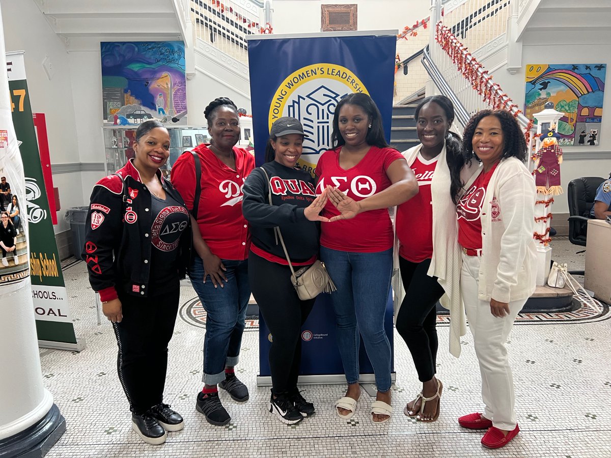 StudentLeadNet's tweet photo. In September, TYWLS Brooklyn hosted a bookbag drive - see some pictures from it below! 🎒

#BookbagDrive #TYWLS #TYWLSBrooklyn #GirlsEd https://t.co/Y9tvzBslSn