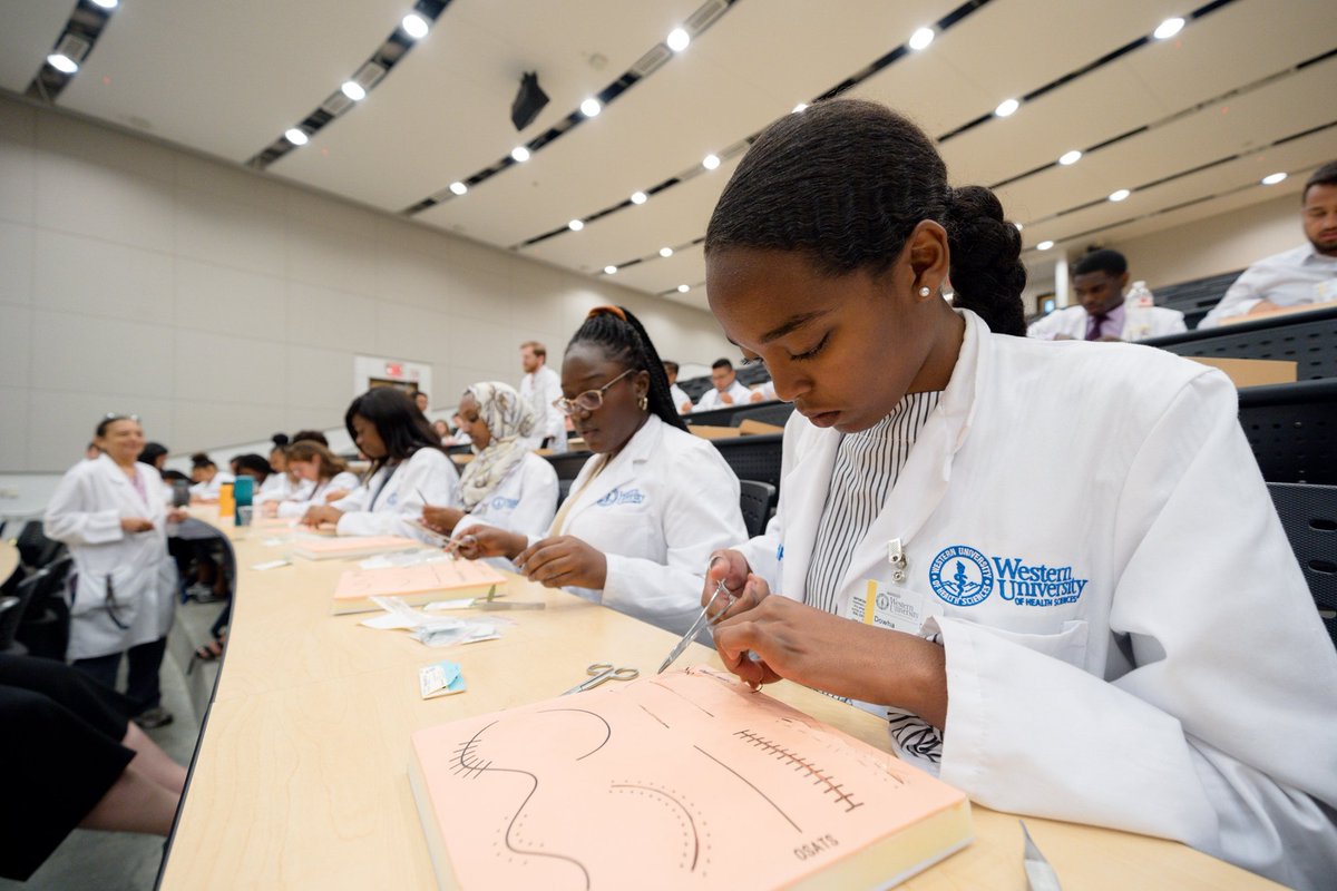 AAMCPreMed's tweet photo. The Summer Health Professions Education Program application opens in less than one month! Learn more: https://t.co/0E27xQdeOo https://t.co/AMCdHun9ZB