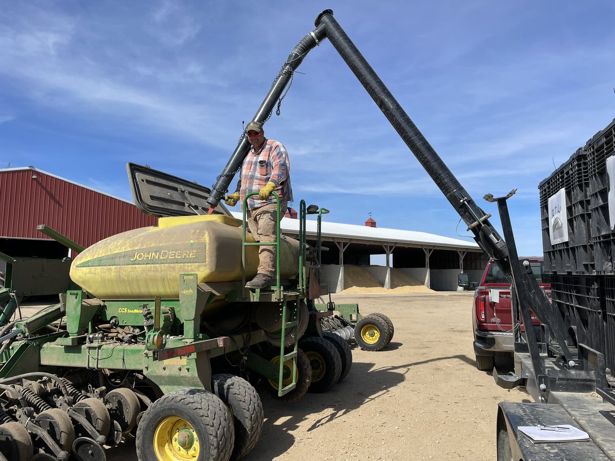 Ellen Rahn (@seedcorngirl) on Twitter photo It’s the perfect fall day to seed some 🌾! First field of <a href="/AgriMAXXWheat/">AgriMAXX Wheat</a> 520 is going in the ground. 💪🏻 It’s the perfect fall day to seed some 🌾! First field of <a href="/AgriMAXXWheat/">AgriMAXX Wheat</a> 520 is going in the ground. 💪🏻