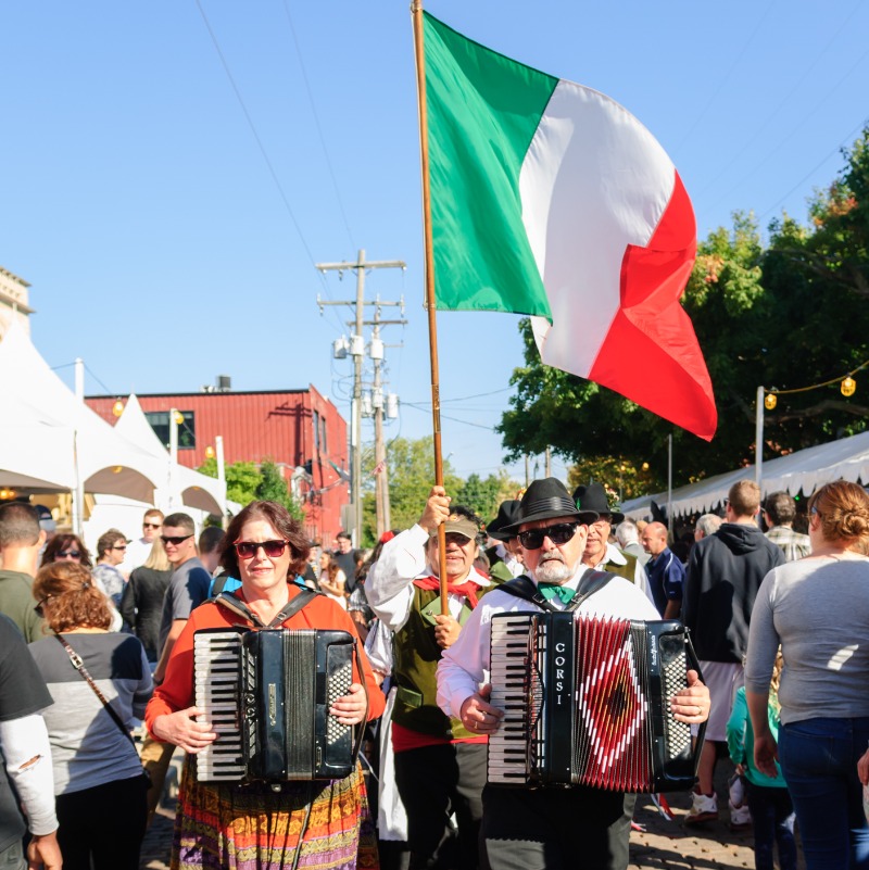 ExpCols's tweet photo. A three-day celebration of food, entertainment and culture in Columbus' Italian Village 🇮🇹

#LiveForwardCbus | #FallinCbus