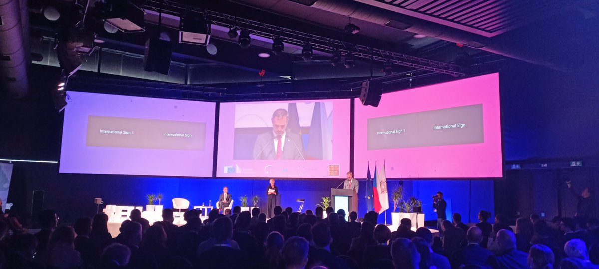 SpacePortal_CZ's tweet photo. Kosmický podzim začíná ve velkém stylu. V Praze odstartoval EU Space Week #EUSW2022 😉👍🇨🇿🇪🇺🚀🛰️ 

▶️https://t.co/Oiv4pdssoL

@defis_eu @min_dopravy @EU4Space @PrahaEU @EU2022_CZ @CzechInvest_CZ #EUSW @planetum_cz @eserocz https://t.co/L7TIzPZY5e