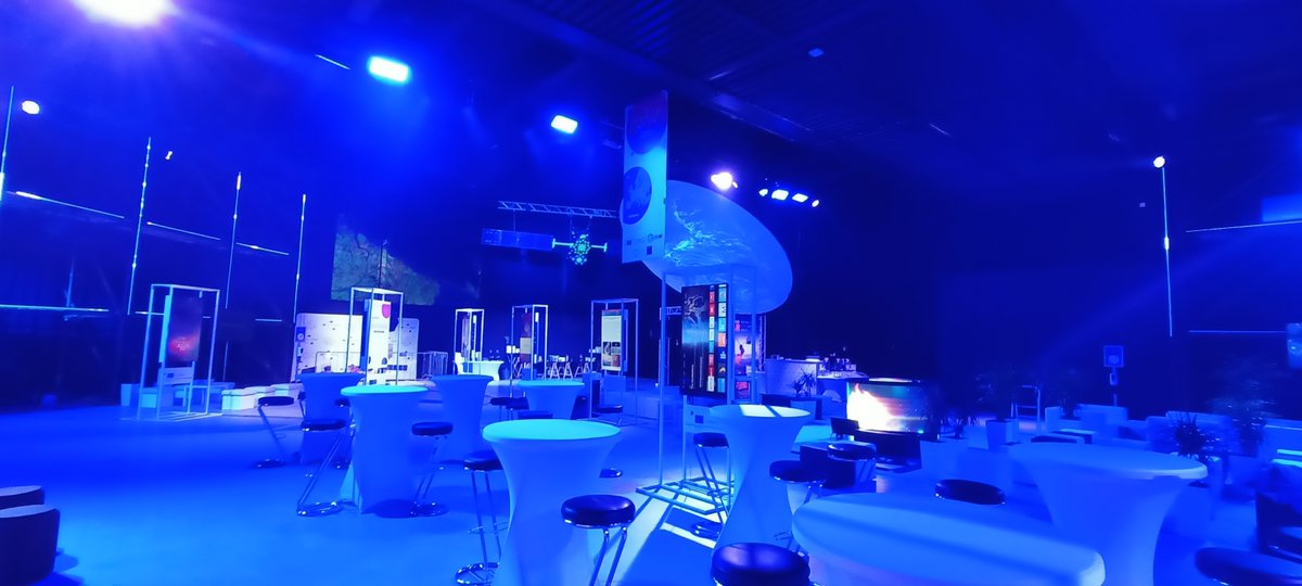 SpacePortal_CZ's tweet photo. Kosmický podzim začíná ve velkém stylu. V Praze odstartoval EU Space Week #EUSW2022 😉👍🇨🇿🇪🇺🚀🛰️ 

▶️https://t.co/Oiv4pdssoL

@defis_eu @min_dopravy @EU4Space @PrahaEU @EU2022_CZ @CzechInvest_CZ #EUSW @planetum_cz @eserocz https://t.co/L7TIzPZY5e