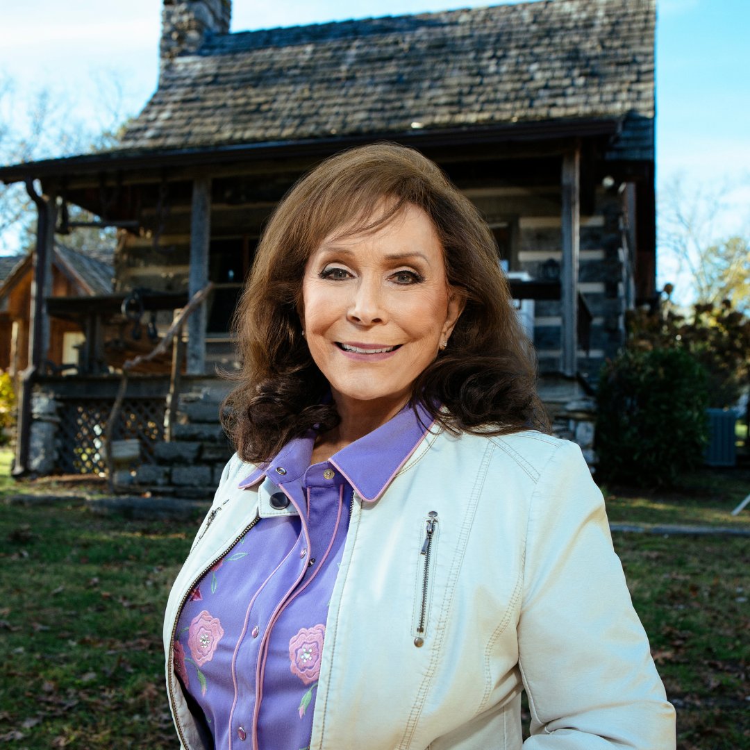 youtubemusic's tweet photo. RIP Loretta Lynn, who led an inspirational life and broke down barriers for women in country music 🕊️ https://t.co/1wUCj5sXTJ