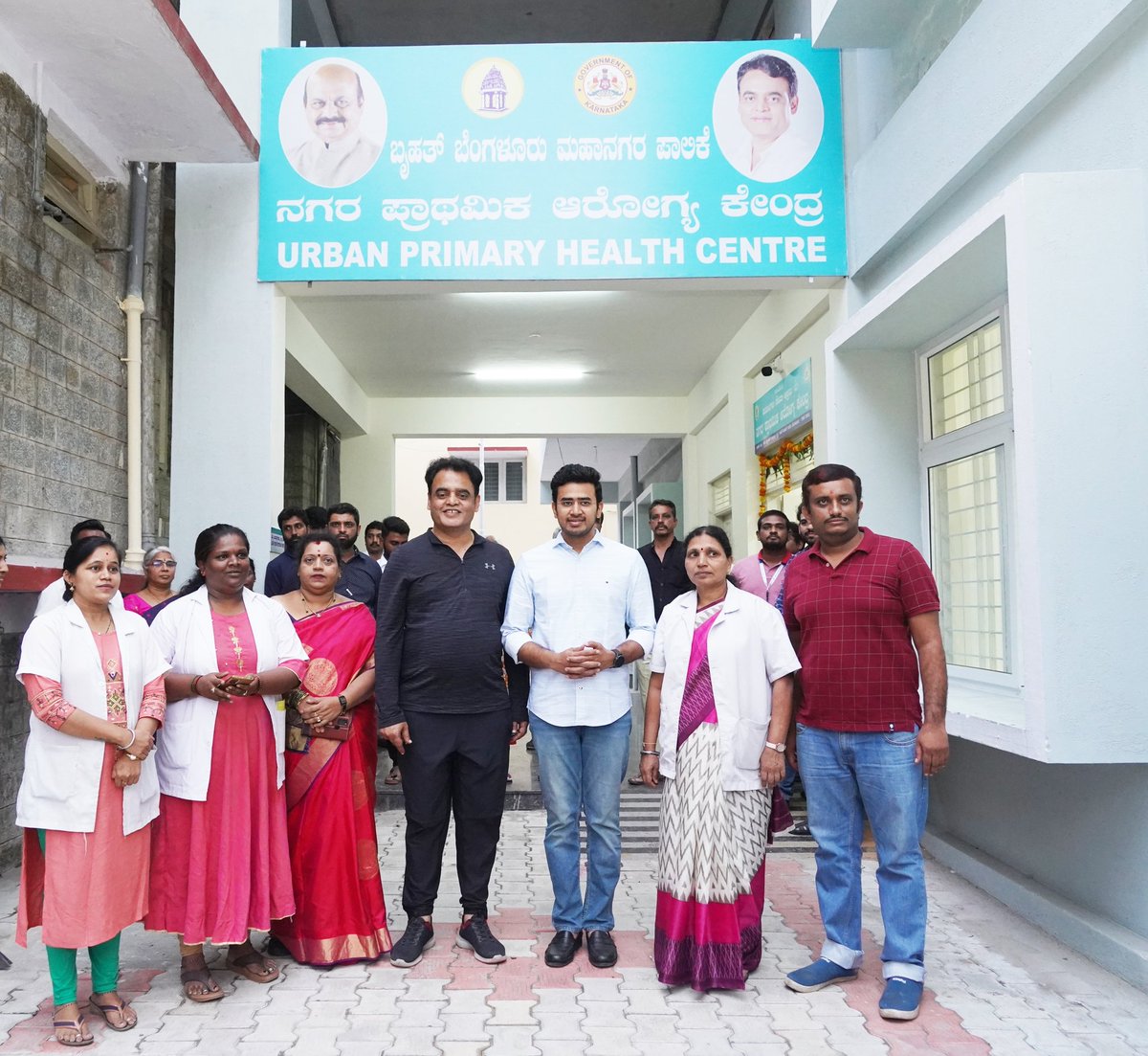 drashwathcn's tweet photo. ನಮ್ಮ ಮಲ್ಲೇಶ್ವರದ ರಾಜಮಹಲ್ ನಗರದಲ್ಲಿ ಸ್ಥಾಪಿಸಲಾಗಿರುವ ದೇಶದಲ್ಲೇ ವಿನೂತನವಾದ ಸಮಗ್ರ ನಗರ ಪ್ರಾಥಮಿಕ ಆರೋಗ್ಯ ಕೇಂದ್ರಕ್ಕೆ ಸಂಸದರಾದ @Tejasvi_Surya ಅವರ ಜತೆ ಭೇಟಿ ನೀಡಿ, ಇಲ್ಲಿ ಕಲ್ಪಿಸಲಾಗಿರುವ ಆರೋಗ್ಯ ಸೌಲಭ್ಯಗಳ ಕುರಿತು ಅವರಿಗೆ ಮಾಹಿತಿ ನೀಡಲಾಯಿತು.
#ಆರೋಗ್ಯಮಲ್ಲೇಶ್ವರ #MalleshwaraModel #NammaMalleshwara #CUPHC https://t.co/8DEp1Bs5RQ
