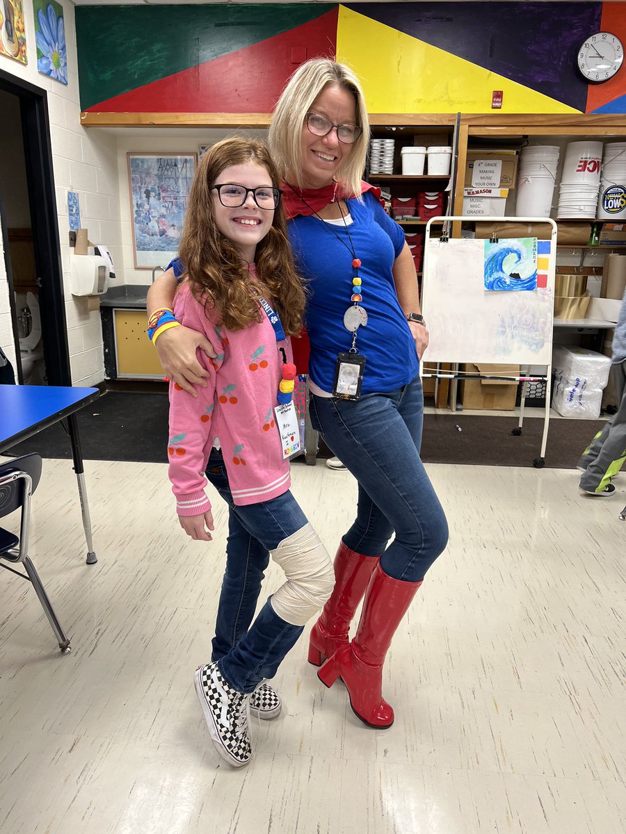 CWCLincolnElem's tweet image. Many students chose to dress as Lincoln faculty members for today’s superhero spirit day. We appreciate the incredible respect!