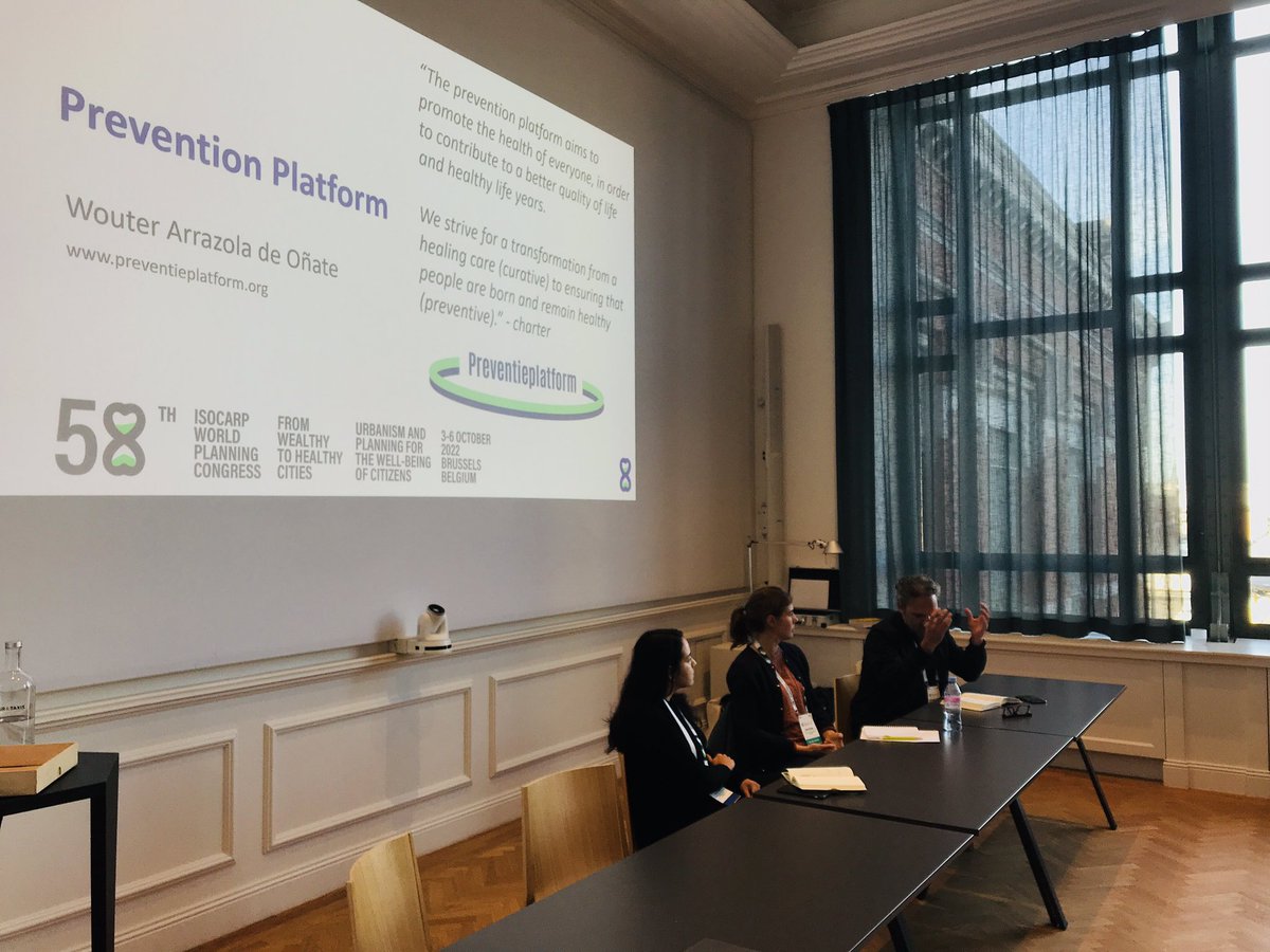 <a href="/drWouterArrazol/">Wouter Arrazola de Oñate</a> explaining the importance of advocacy toward health promotion with <a href="/Preventie_HiAP/">Preventieplatform</a>