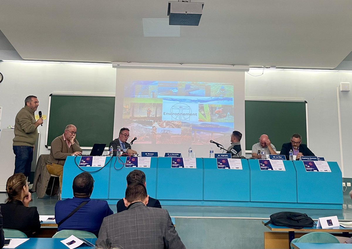 cdad22_'s tweet photo. Première table ronde sur les acteurs étatiques, judiciaires et associatifs, leurs rôles et missions en matière environnementale #NDD2022 🍃 https://t.co/tQIetVrxcW