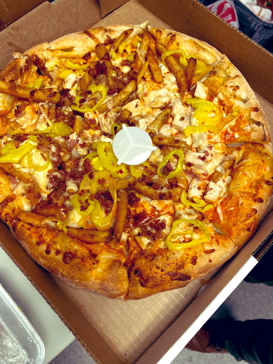 Proud to work for a company that takes care of those that serve customers first! Starting the week with a visit from our fave <a href="/Matt__Rash/">Matt Rash</a> 🔥🍕 #SCFW2022 <a href="/keroninc/">Keron Incarnato</a>