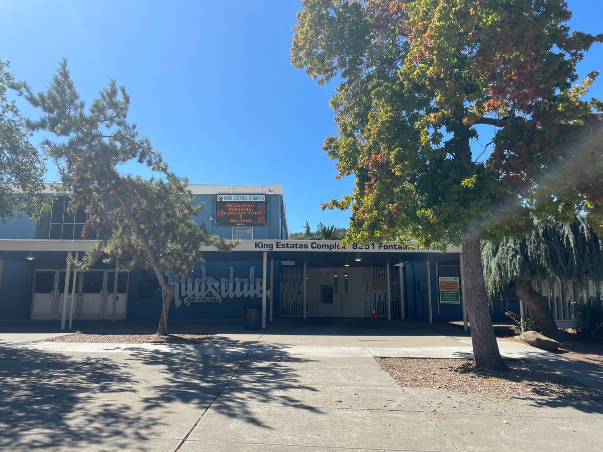 AsmMiaBonta's tweet photo. The shooting at King Estates Campus last week hits hard. I had a chance to meet and talk with @Oakland CM @NoelGallo5, @OUSDNews School Board President Gary Yee, and @BayTech_School staff members to brainstorm ways to improve school safety and protect students and staff. https://t.co/189GOhLbHH