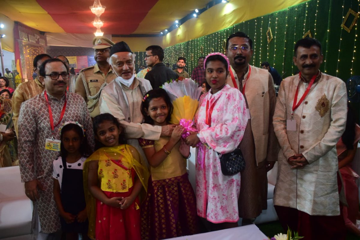 maha_governor's tweet photo. President of the Bang Maitri Sansad Debabrata Mitra, Honorary Secretary Bivas Chakraborty, Joint Secretary Indraneel Mukherjee and others were present. https://t.co/5tJGOmxt9G