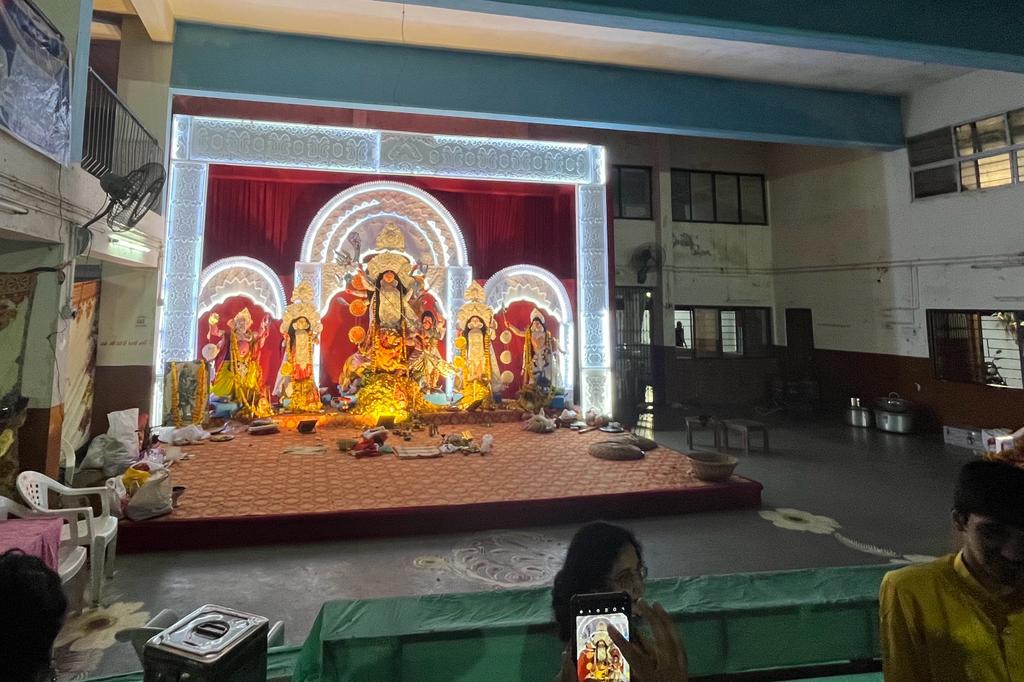 reni8855's tweet photo. Durga Puja Pandal visit...and a great period to dig into #FishChops #EggDevil #FishPakora and listen to some good Bengali Music
@softgrowl @minicnair @adityadickysin
#Durgapuja2022 https://t.co/EJBD1uZSnp