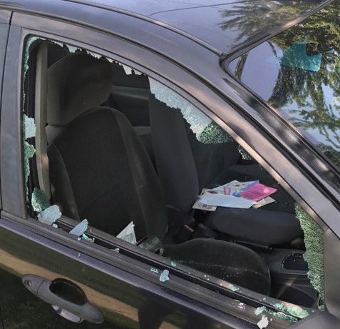 Barstooldmv's tweet photo. DC resident had 2 Commanders tickets in their car when someone broke in and left 3 more. Be safe out there https://t.co/6dHtEYHuyM