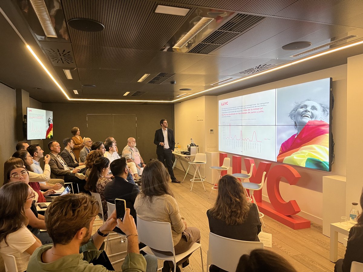 LLYC_Global's tweet image. En el panel sobre “Compañías y diversidad #LGTBIQ+ en la conversación digital” debatimos con @REDI_ES el informe de #DeepLearningLLYC que aborda cómo es la conversación digital de compañías líderes y sus CEOS en materia de #diversidad.