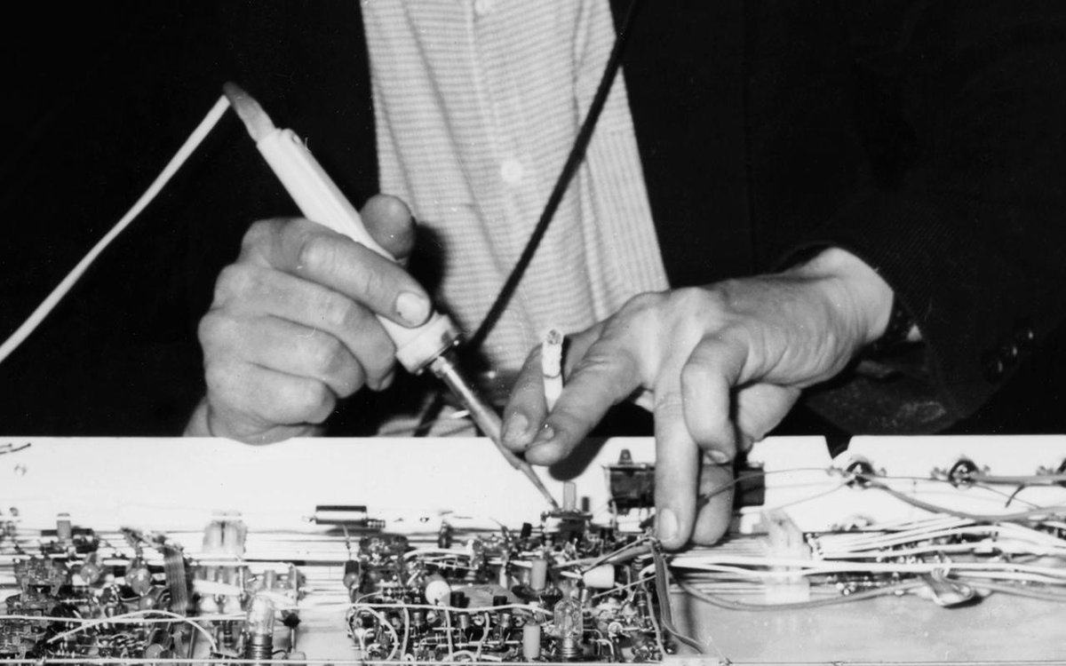 AnneThome_'s tweet photo. Many electronic artworks are at risk of disappearing in the next years. Spare parts are no longer being produced and knowledge of #restoration is fading. An issue of global relevance that must be addressed now.
#justintime #electrodeath #StopNow #mediaart 
© Walter Giers Archiv https://t.co/rwQBplQ7X0