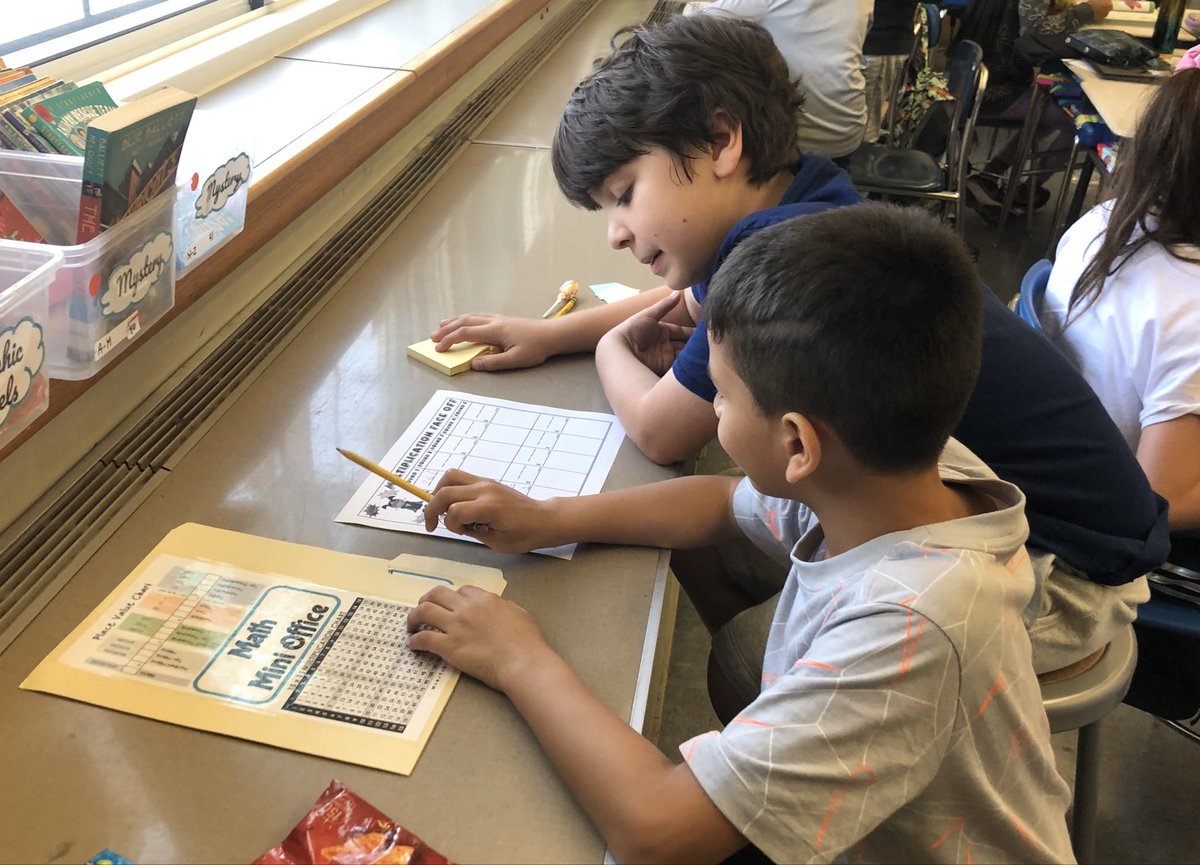 msmancuso5's tweet photo. We love to utilize our “Math Mini Office” folders when practicing our math skills. #PROUD2BNHPGCP #nhproadschool https://t.co/TqcwC0mSrR