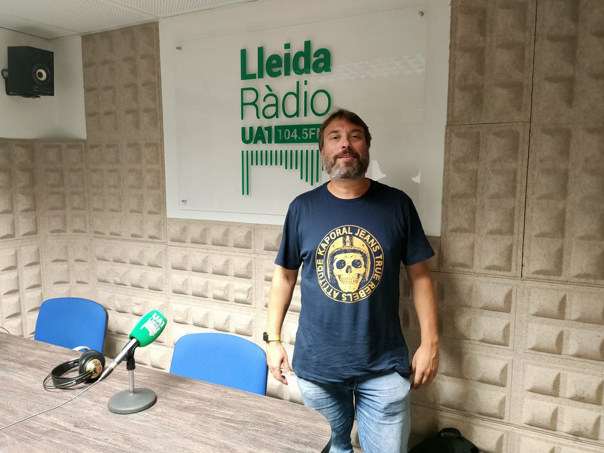 Ua1FM's tweet photo. A partir de les 20:30, al #TempsAfegit amb @sergi_guiu:

🎙️🎙️ Entrevistem a l'entrenador del @sedisbasquet, @jordiacero_7  (@foto_estudi_la_seu)

🏐🚴‍♀️ El @BalafiaVolei i @Ramonagabriel84, protagonistes al repàs de l'actualitat

⚽️⚽️ @lligueslleida amb el seu president @pepespar https://t.co/ZhLjtIEuR8