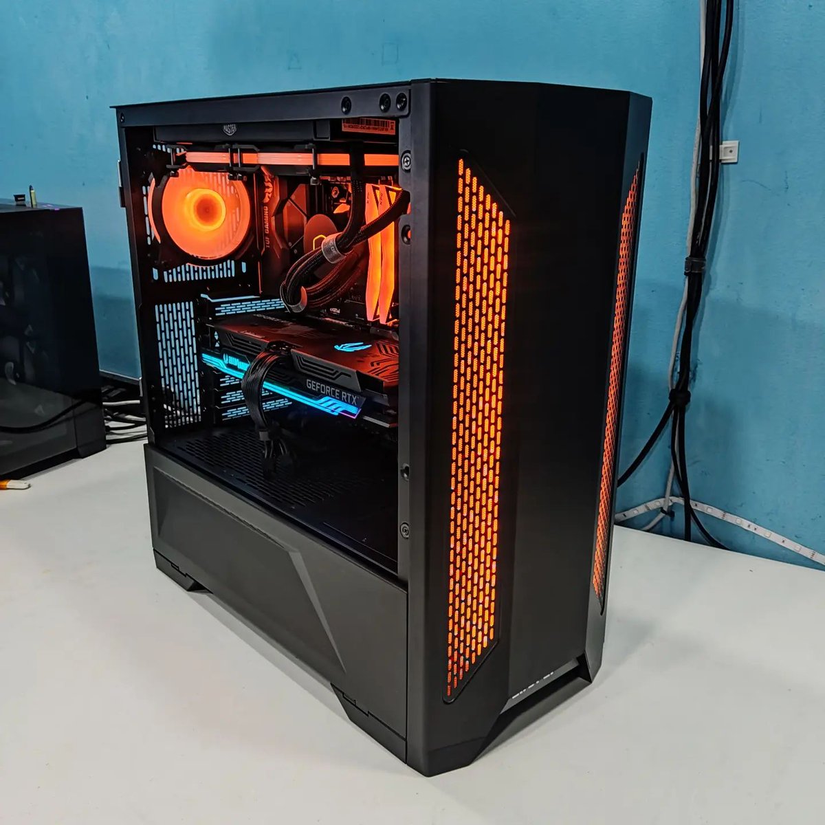 ZOTAC_USA's tweet photo. Loving the amber color! ❤️💙❤️💙

📷 IG: https://t.co/Wv1g96qJjv

#zotac #zotacgaming #ampholo #pcbuild #videogame #instagamer #gamerlife #computer #gamingsetups #pcgamingsetupetup https://t.co/cM9Ulf8Hrq