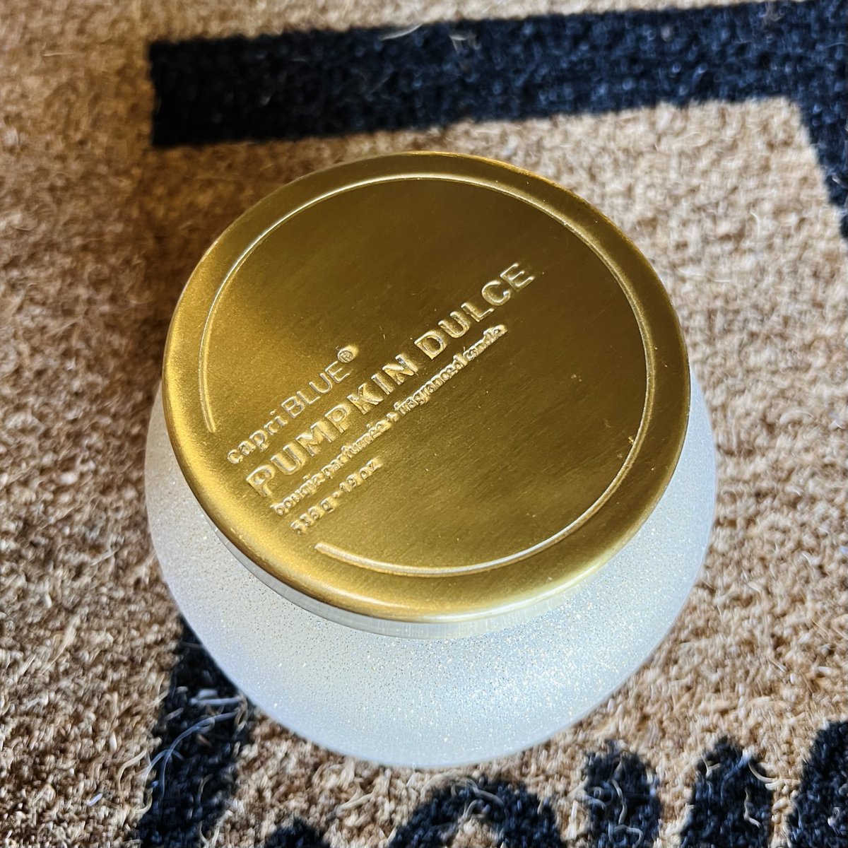 Take coziness to the next level 🧡 Pumpkin Dulce is everyone’s #1 fall favorite fragrance with delicious notes of white pumpkin, sweet gingersnap, and whipped vanilla 🤩