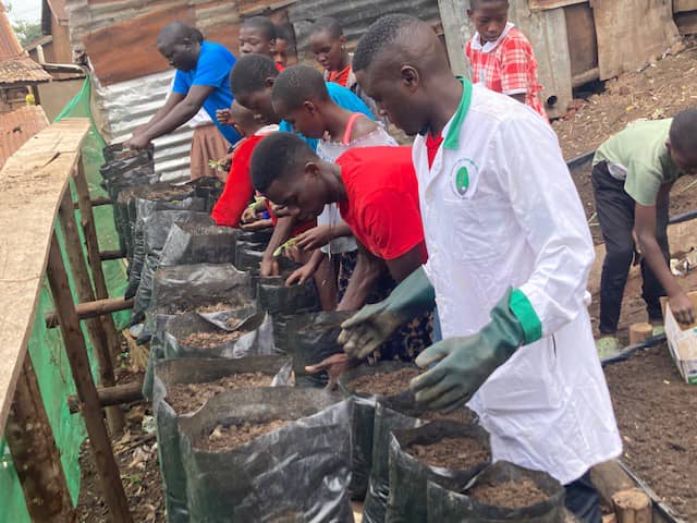 SCINE171's tweet photo. Golden Times Urban Farmers club.

On Saturday we conducted a training on urban farming for school children at Golden Times primary school.  
After that we set up a school garden by plating vegetables  and later formed the climate smart urban farmers club https://t.co/E1S04anoJF