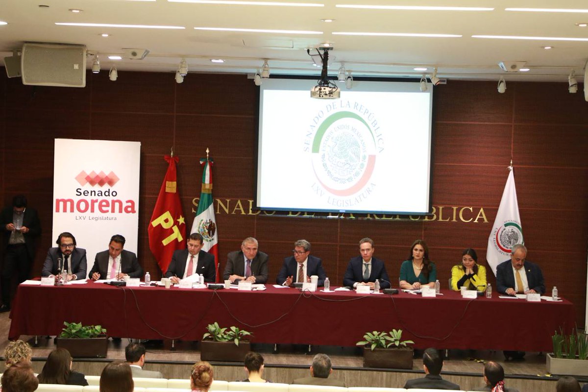 FaustinoLopezV's tweet photo. Hoy por la mañana nos reunimos con el Secretario de Gobernación @adan_augusto,durante la previa de @MorenaSenadores presidida por el Senador @RicardoMonrealA .
Discutimos el tema en materia de Seguridad sobre las #FuerzasArmadas, seguiremos trabajando en favor del pueblo. https://t.co/nH3x79WCqf