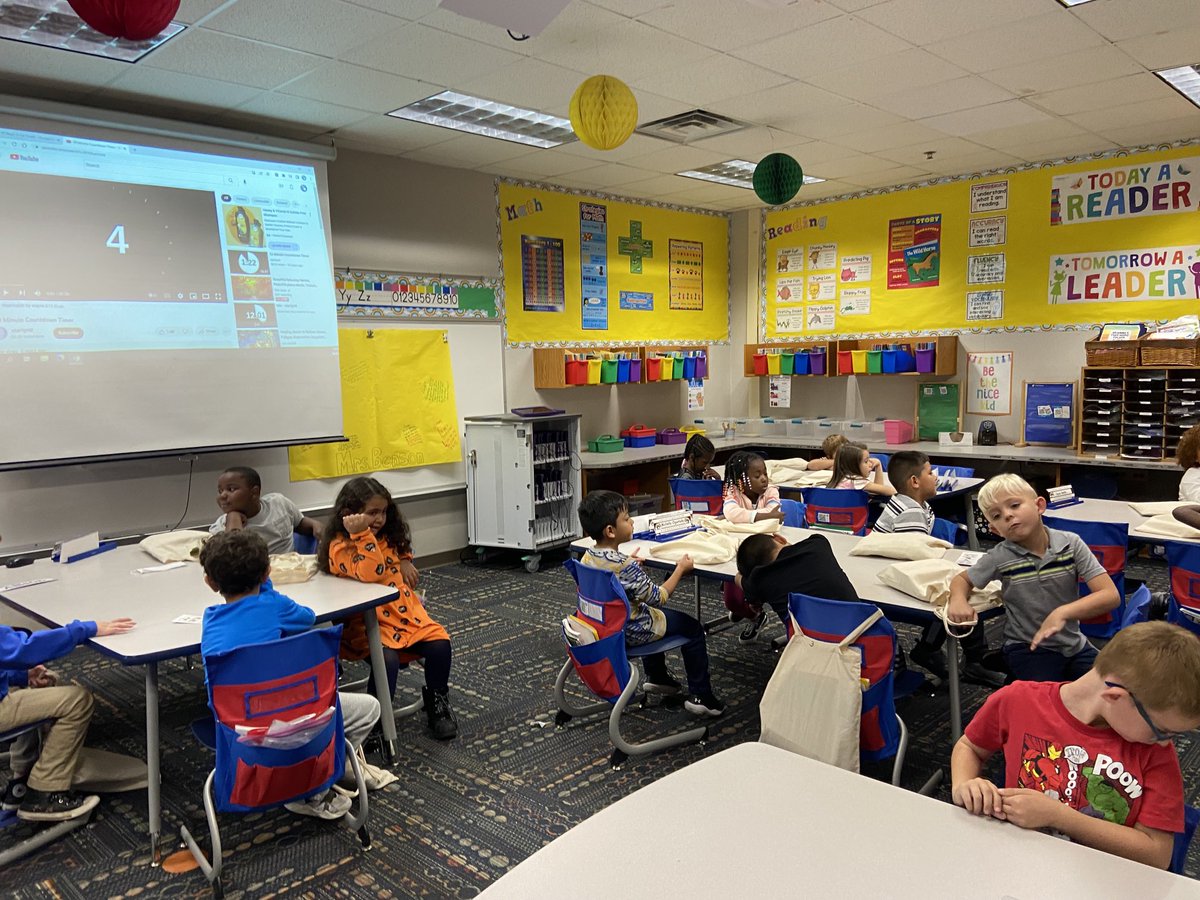 Day 50! Book shopping  for Readers’ Workshop. I am looking forward to tonight if you chose Tuesday. ⁦<a href="/RobeyRockets/">Robey Elementary</a>⁩ #wearewaynee