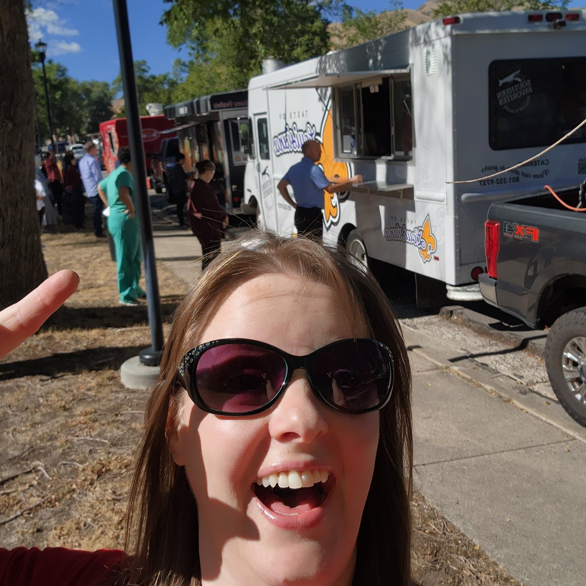 UUStaffCouncil's tweet photo. The food trucks are HERE! BYOL here at Stillwell Field. Come check them out and say hi to us while you're enjoying the lovely weather!

#uofuhr #uofu #staffcouncil #universityofutah #foodtrucks #tasteoflouisiana #tasteoflouisianautah #cafemama #comfortbowl #comfortbowlslc https://t.co/4Zrur5Yvms