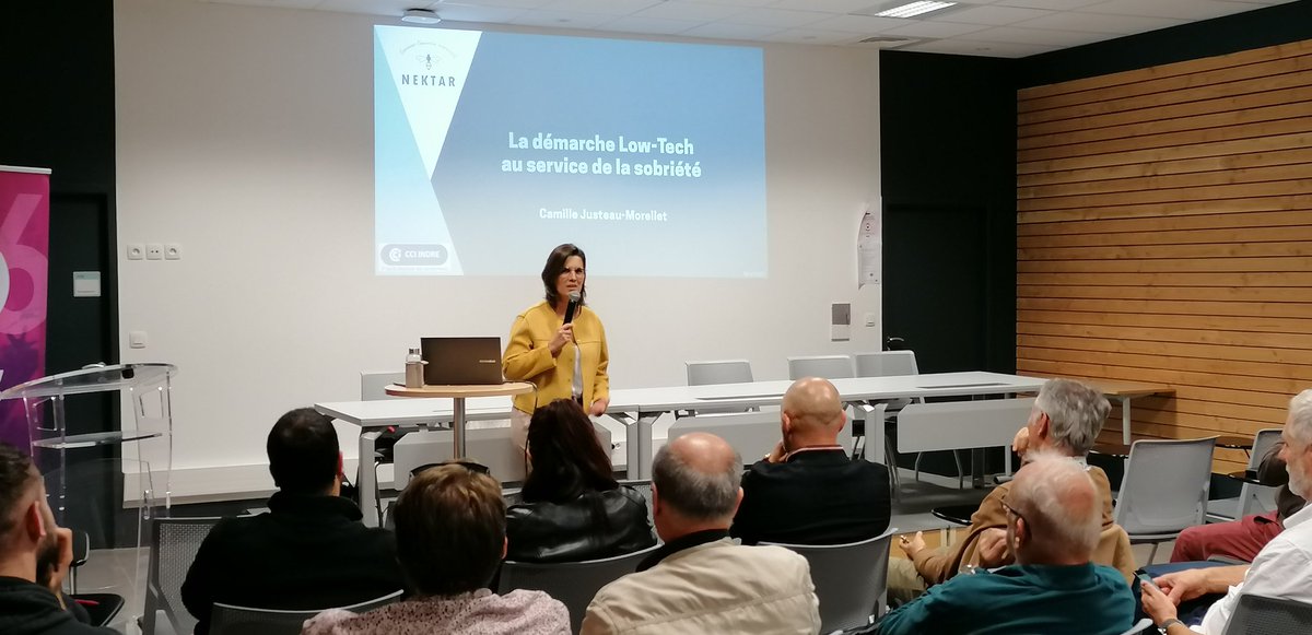 cci_indre's tweet photo. Salle comble ce soir pour la conférence sur les #lowtech de Camille Justeau-Morellet dans les locaux du @CampusCentre36 Balsan. https://t.co/1b8w9yWMT9