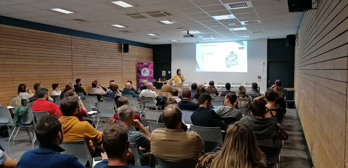 cci_indre's tweet photo. Salle comble ce soir pour la conférence sur les #lowtech de Camille Justeau-Morellet dans les locaux du @CampusCentre36 Balsan. https://t.co/1b8w9yWMT9