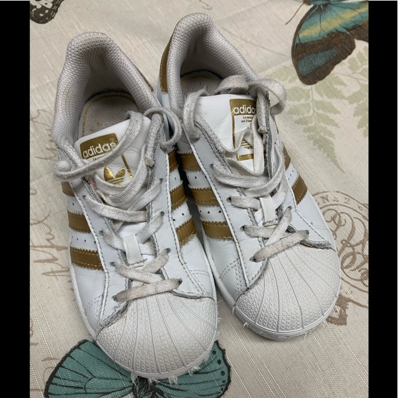 myface1968's tweet photo. So good I had to share! Check out all the items I'm loving on @Poshmarkapp from @SheIsEmazing @therackco #poshmark #fashion #style #shopmycloset #adidas #zara #xhilaration: https://t.co/tvbMEnwsy6 https://t.co/wcq6XeejNs