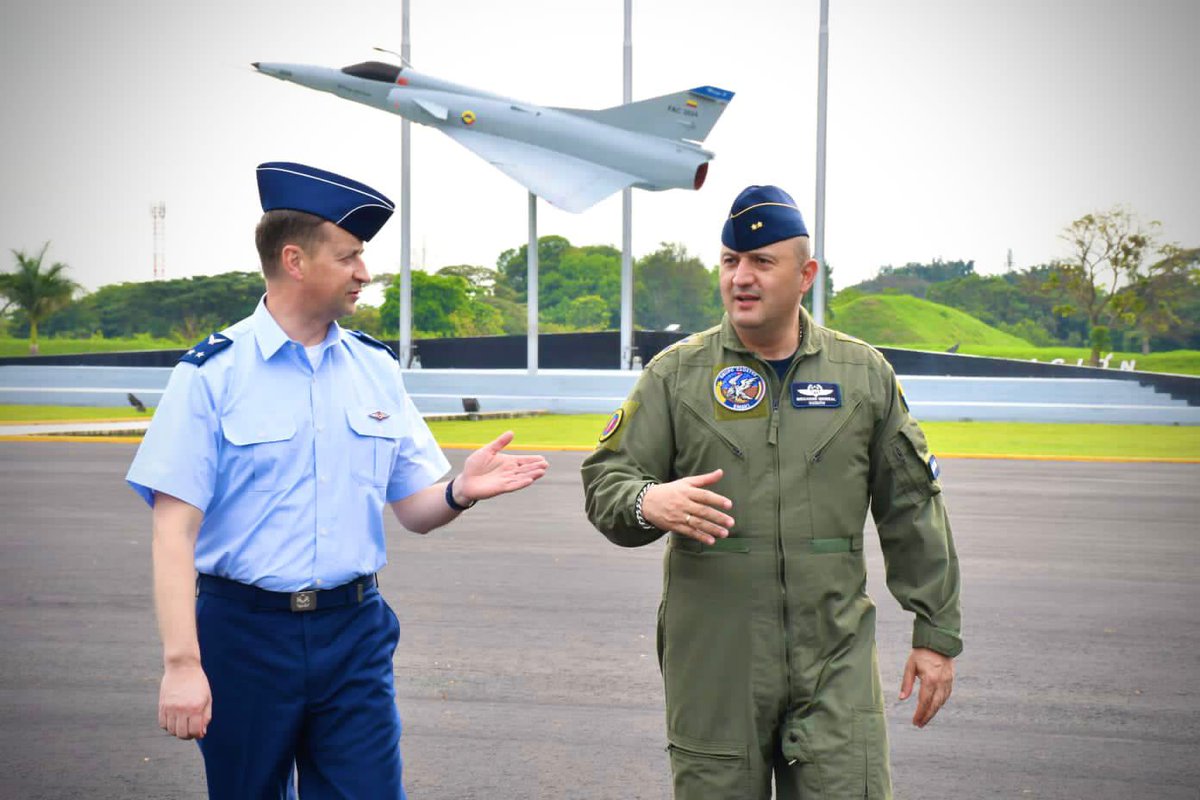 FuerzaAereaCol's tweet photo. Una comisión de la @FACh_Chile visitó la #EMAVI en el marco de la Semana Universitaria con el fin de conocer los procesos de formación, permitiendo la integración entre ambas Fuerzas.
#MiFuerzaAérea🇨🇴#AdAstra🚀
#CienciayTecnología
#PoderEspacialFAC #WSW2022 #Worldspaceweek2022 https://t.co/vMvQSID0mE
