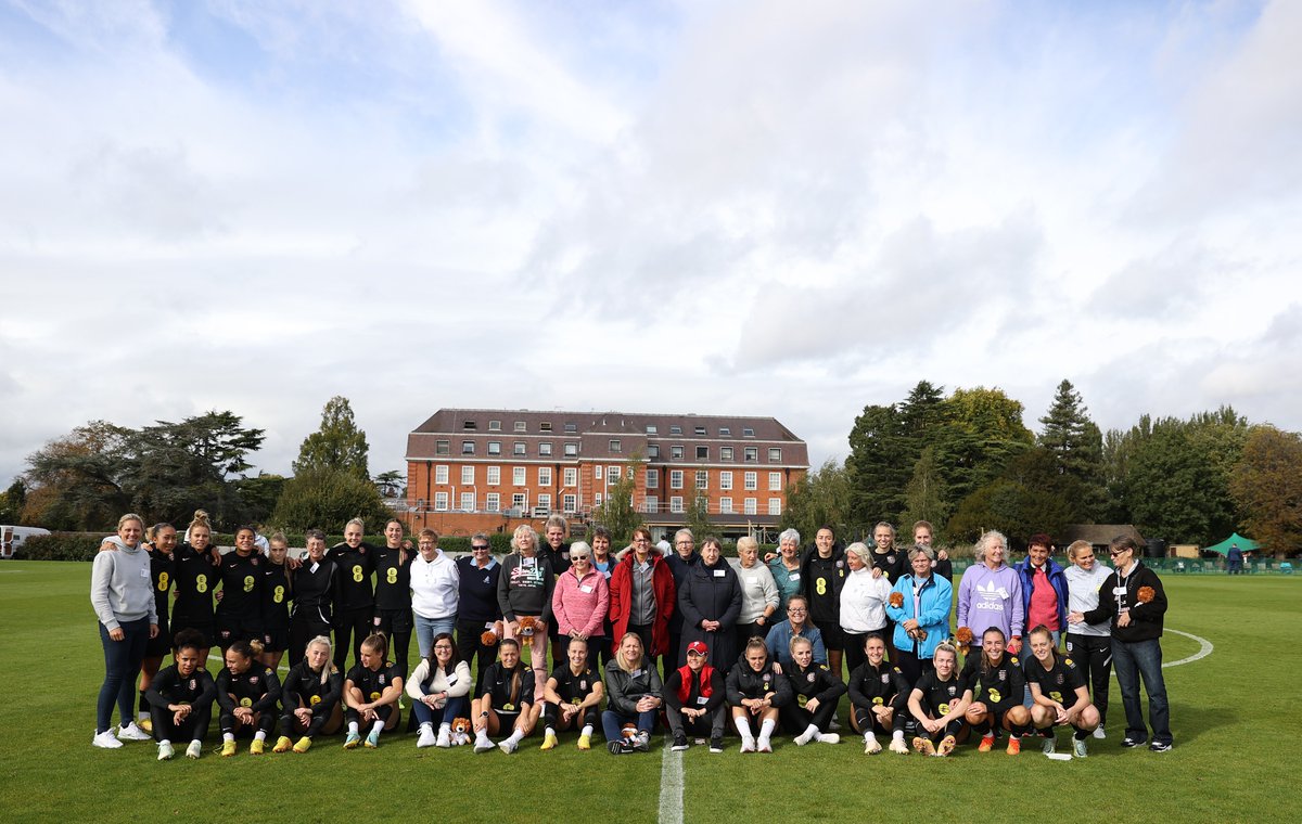 Lionesses's tweet photo. Honoured 🤝

Ahead of Friday's match - which is dedicated to the 50th anniversary of our women's team - we welcomed former players to our training today. https://t.co/HkfRiuZj2C