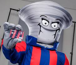 guilleArceCCP's tweet photo. En serio es una buena idea eso de que las mascotas de los clubes le acompañen a #Tirika 🇵🇾
#ASU2022 🥇
@CCP1912oficial 🔵🔴
@elClubOlimpia 🐧 https://t.co/pL09zOKv6u