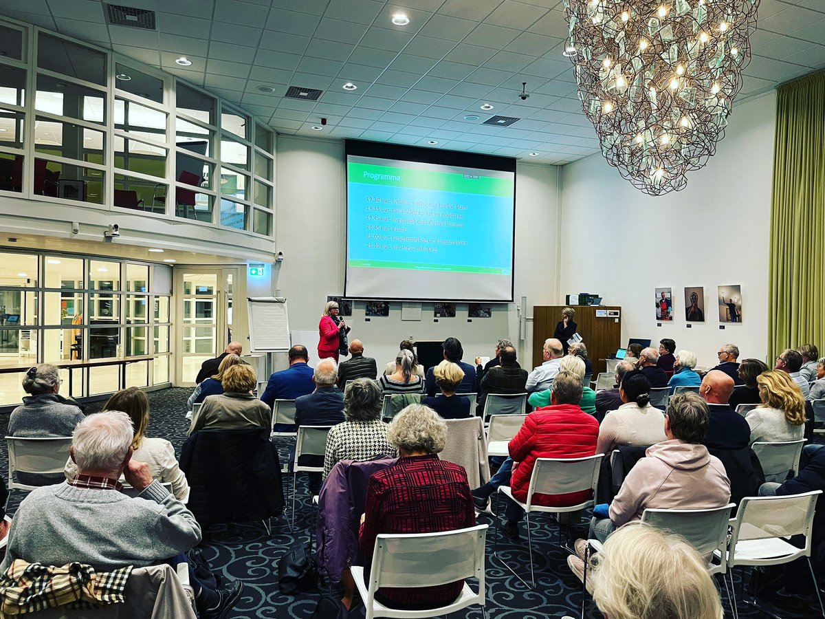 In gesprek met de inwoners van #Heemstede over mooi wonen in ons dorp. Startsein voor de nieuwe woonvisie met wethouder Eveline Stam. #woonvisie #heemstede #wonen