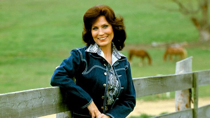 🎸 “I didn’t write for the men; I wrote for us women. And the men loved it, too.”  ❤️ Amen &amp; RIP Loretta ❤️ #LorettaLynn #countrymusic