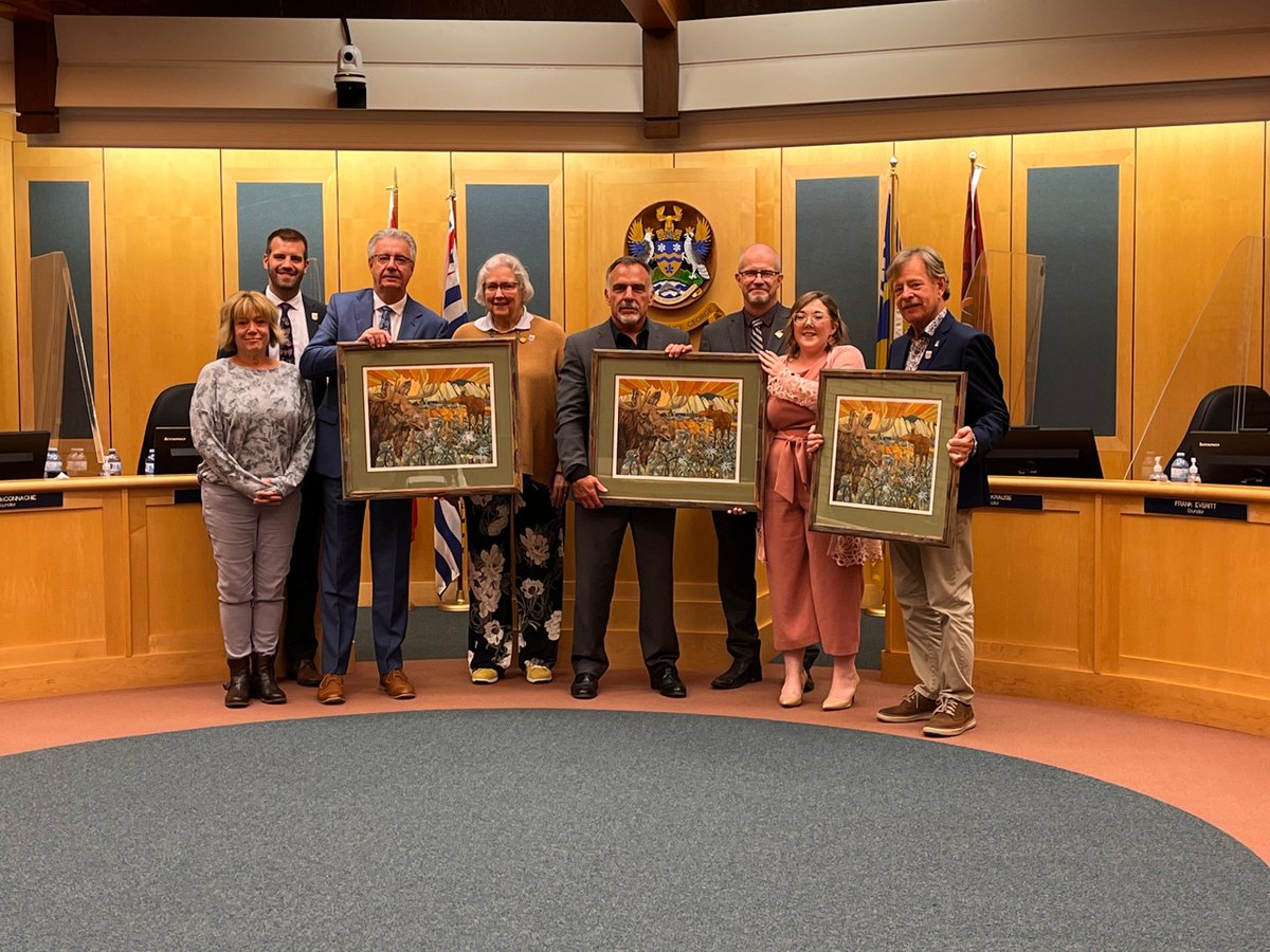 City Council met for the last time last night ahead of the upcoming General Local Election on October 15 and we did some celebrating! 🎉 

Mayor Lyn Hall, Murray Krause, and Frank Everitt are not seeking re-election and received a gift to thank them for their service. #CityofPG