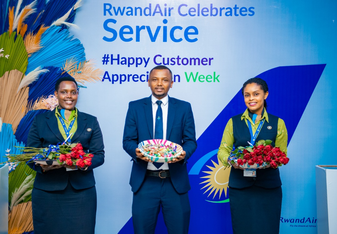 RwandaAirports's tweet photo. On the second day of #CustomerServiceWeek2022 at Kigali International Airport,  Managing Director @habonima 
joined our staff together with some members of the Customer Care team from @FlyRwandAir to #CelebrateService 

#CustomerServiceWeek https://t.co/DaPx6K3kh6